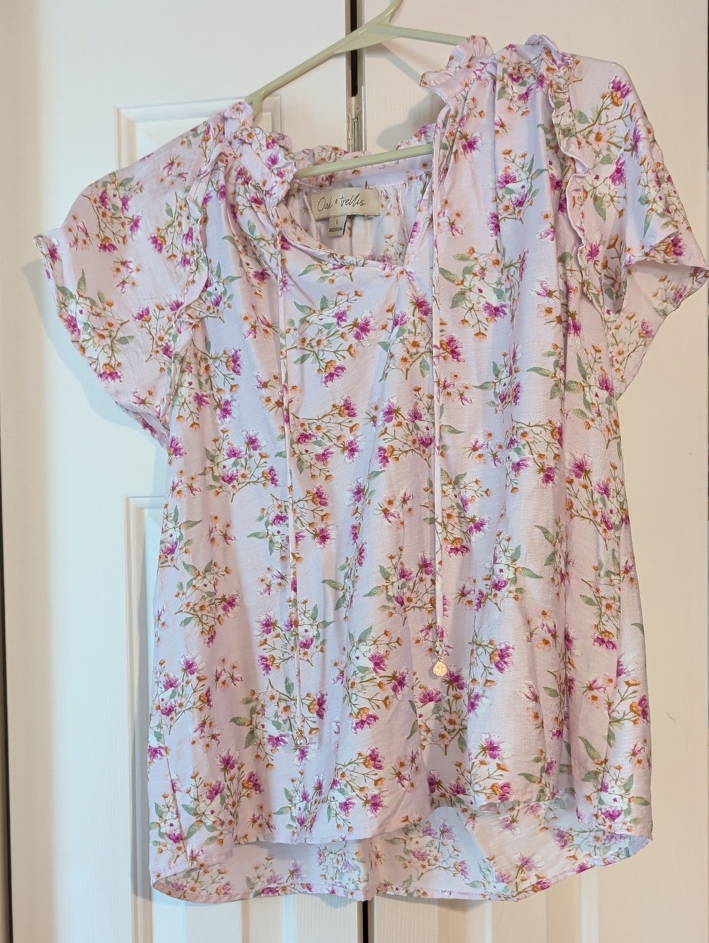 Oak And Trellis Pink Floral Ruffle-Sleeve Blouse. Size Large